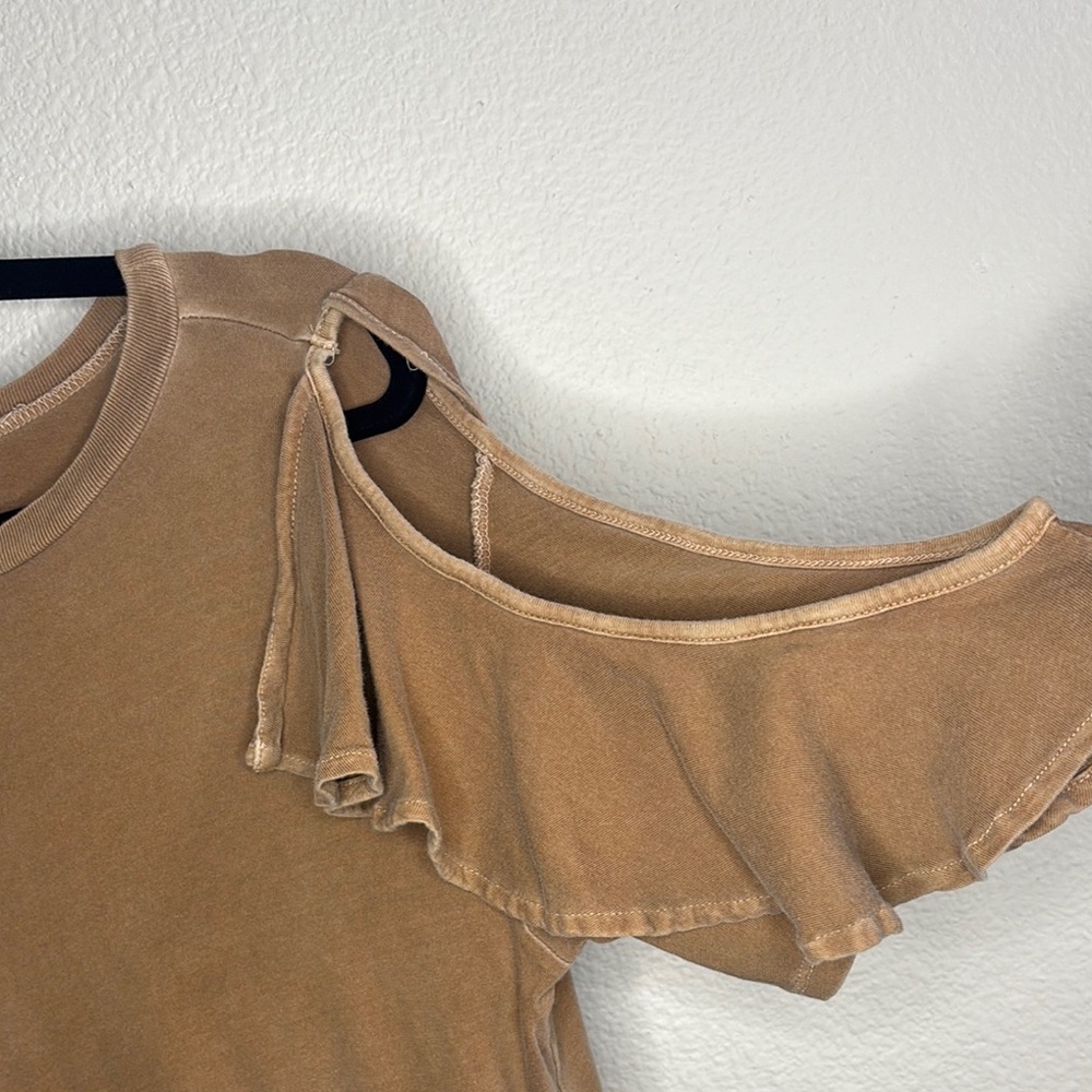 Asymmetrical Ruffled Tee - Picture 3 of 3
